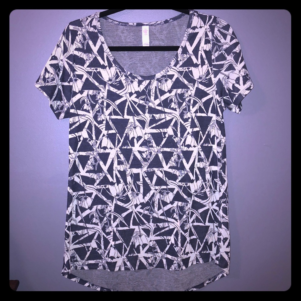 Never worn! LuLaRoe Small Classic Tee